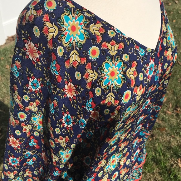 NWOT Tolani Multicolor Floral 100% Silk V Neck Dolman Sleeves Blouse Size Small - Picture 4 of 16
